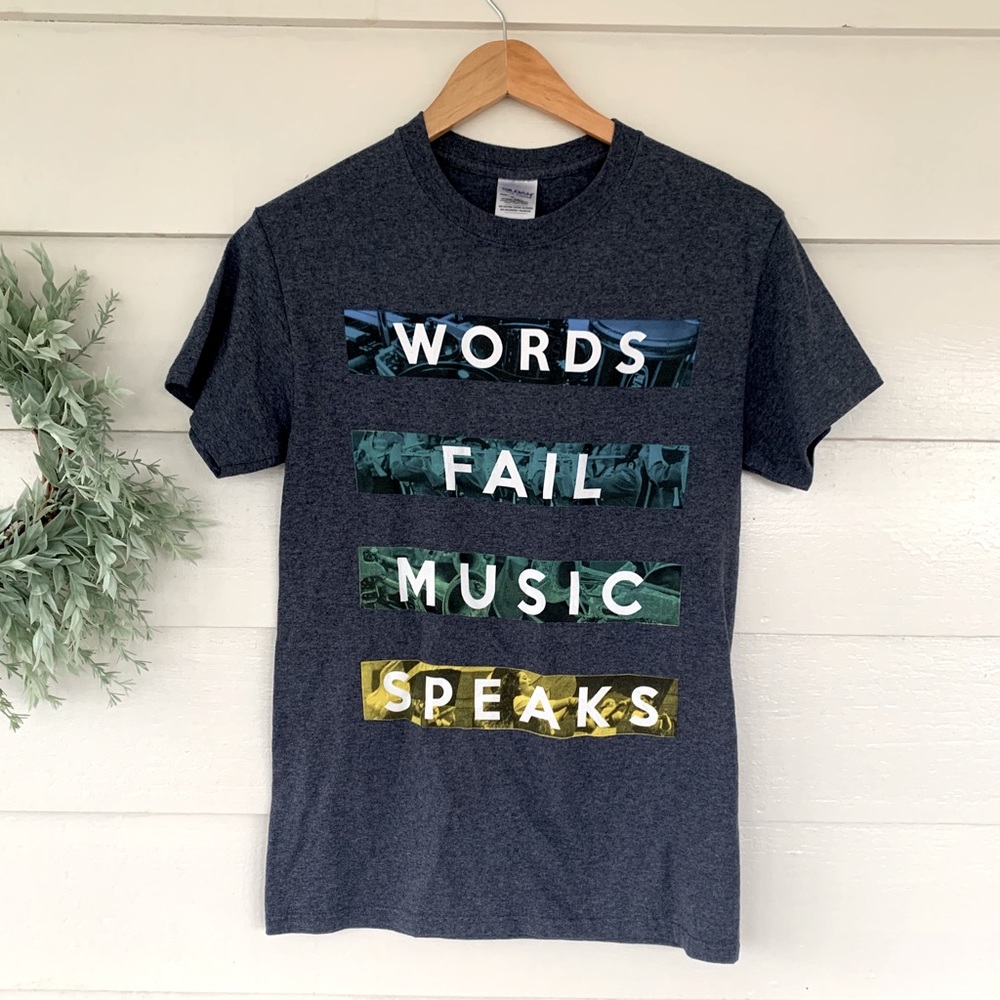 🌿 4/$20 🌿 GRAPHIC T